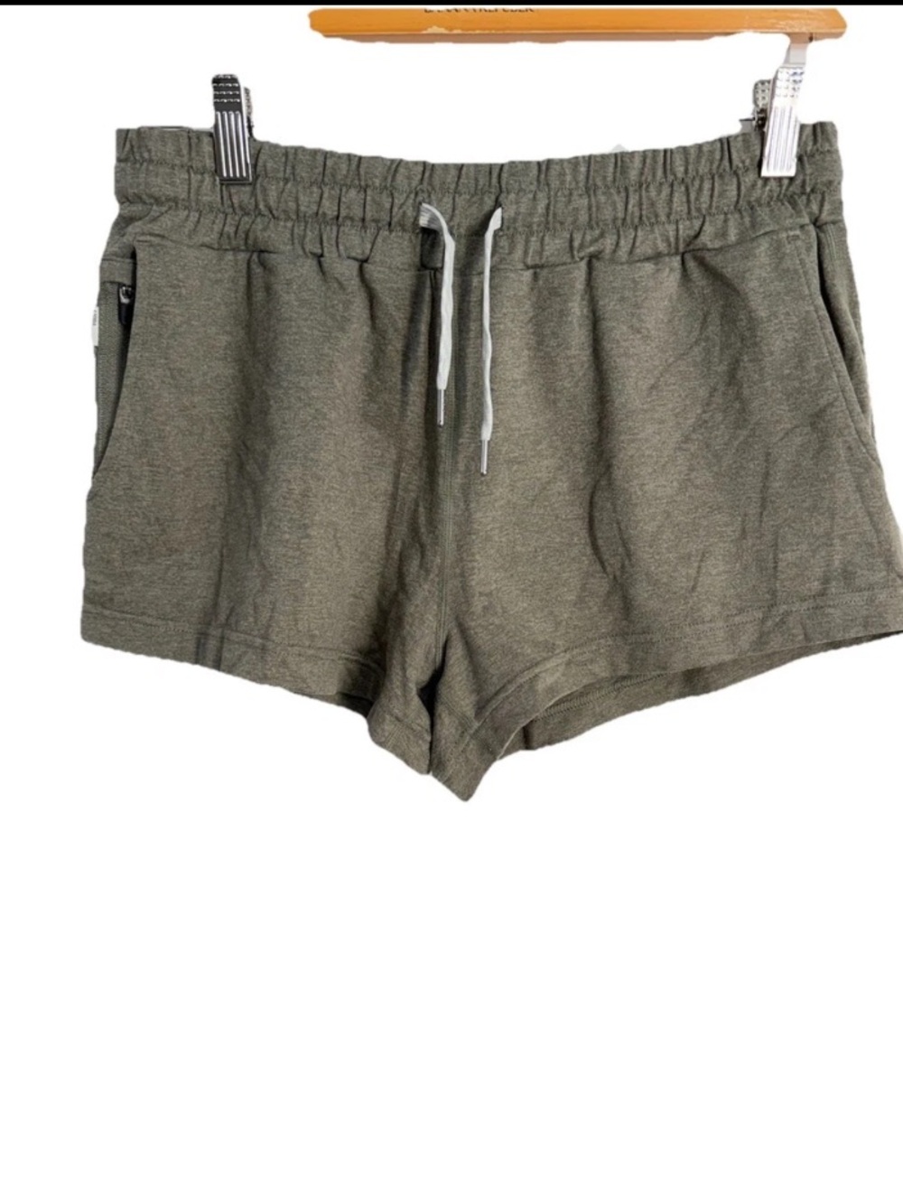 Vuori Women's Halo Performance Shorts XS Light Oregano Heather DreamKnit - Picture 7 of 14